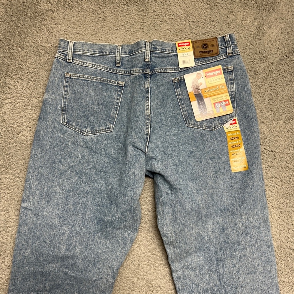 Wrangler Jeans Mens 42x30 Five Star Blue Relaxed Fit Stonewash Denim NEW